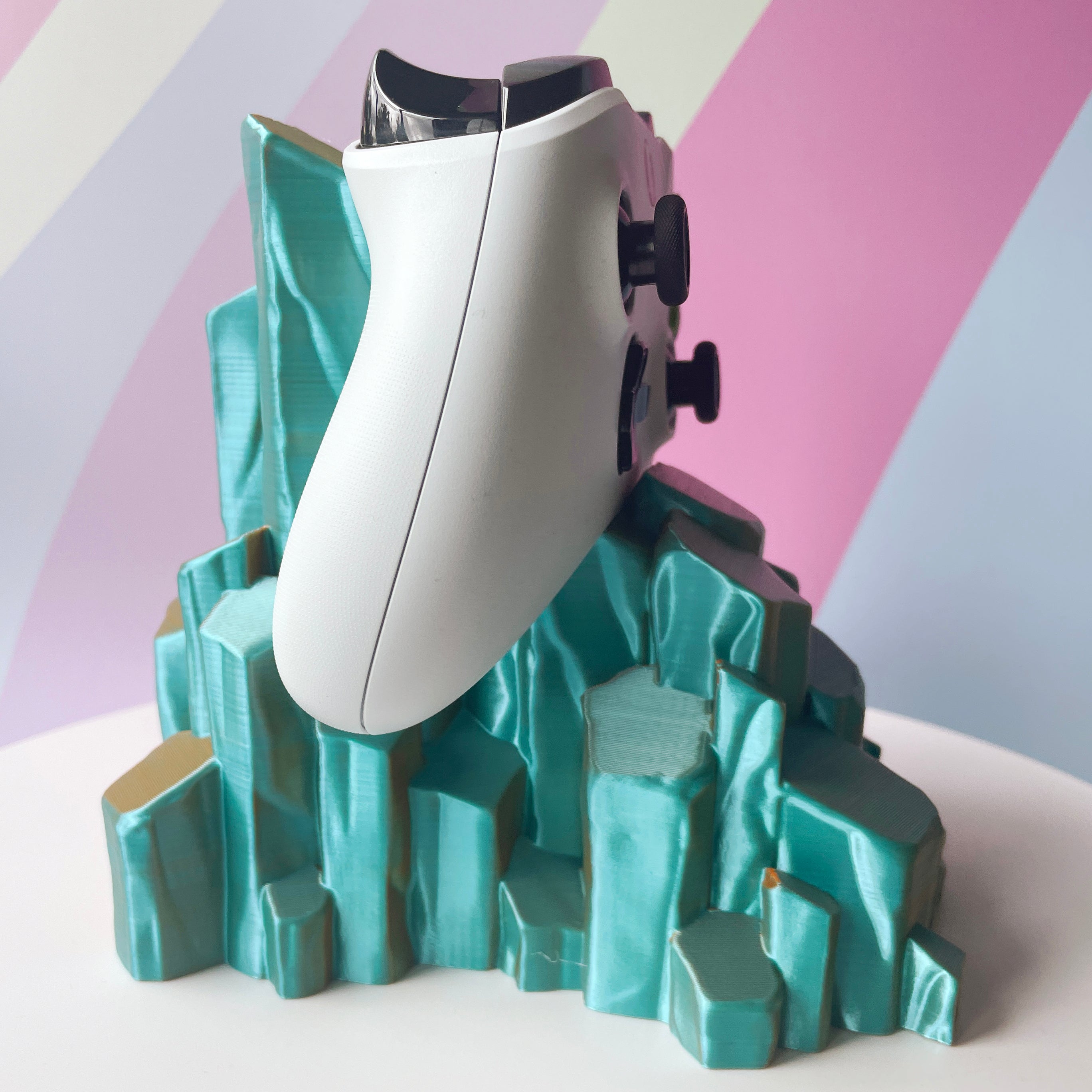 Quartz Stand for Xbox and Playstation Controllers
