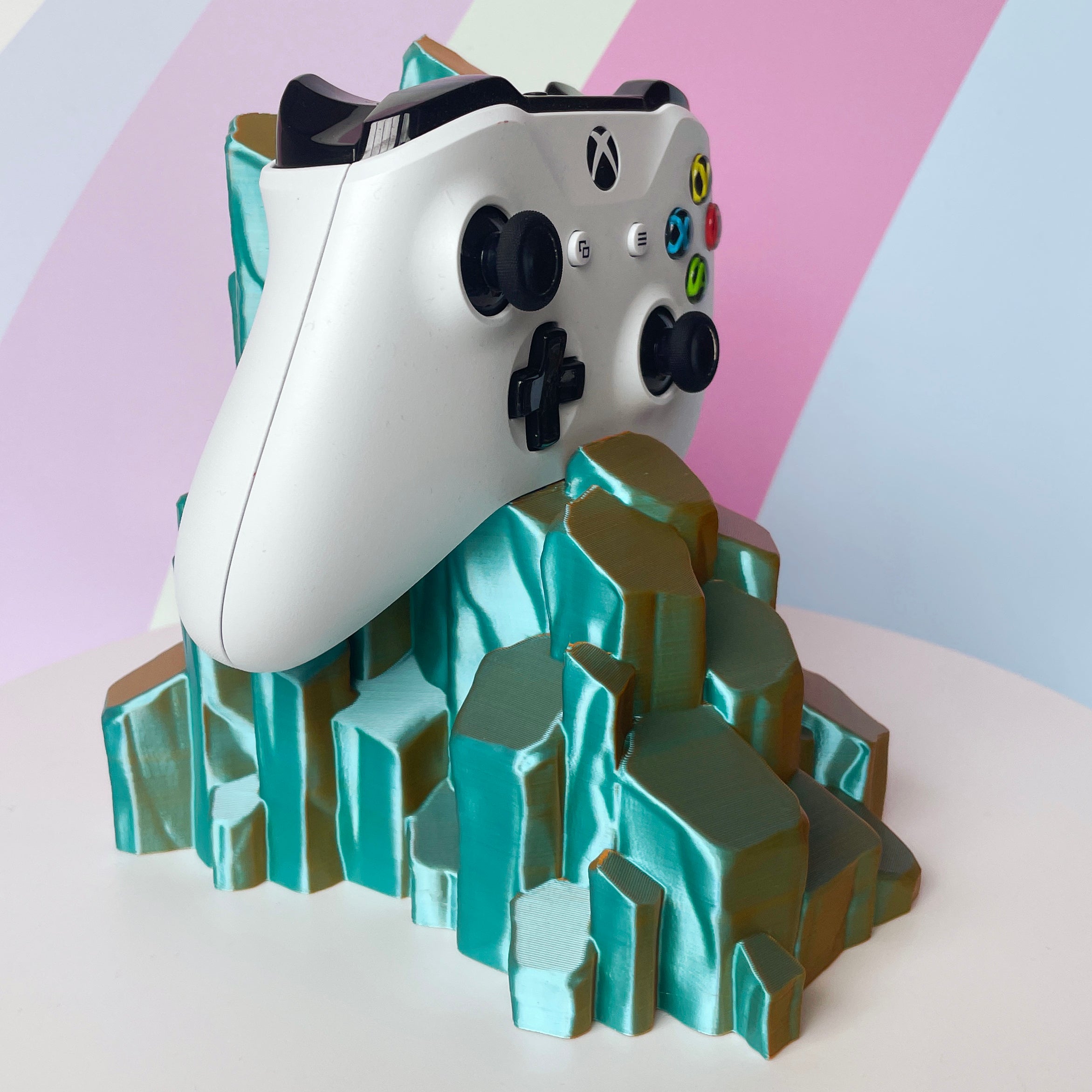 Quartz Stand for Xbox and Playstation Controllers